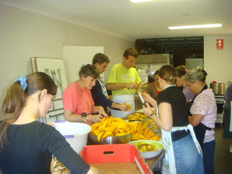 Cooking for homeless 22 3 09 007 (Medium).jpg